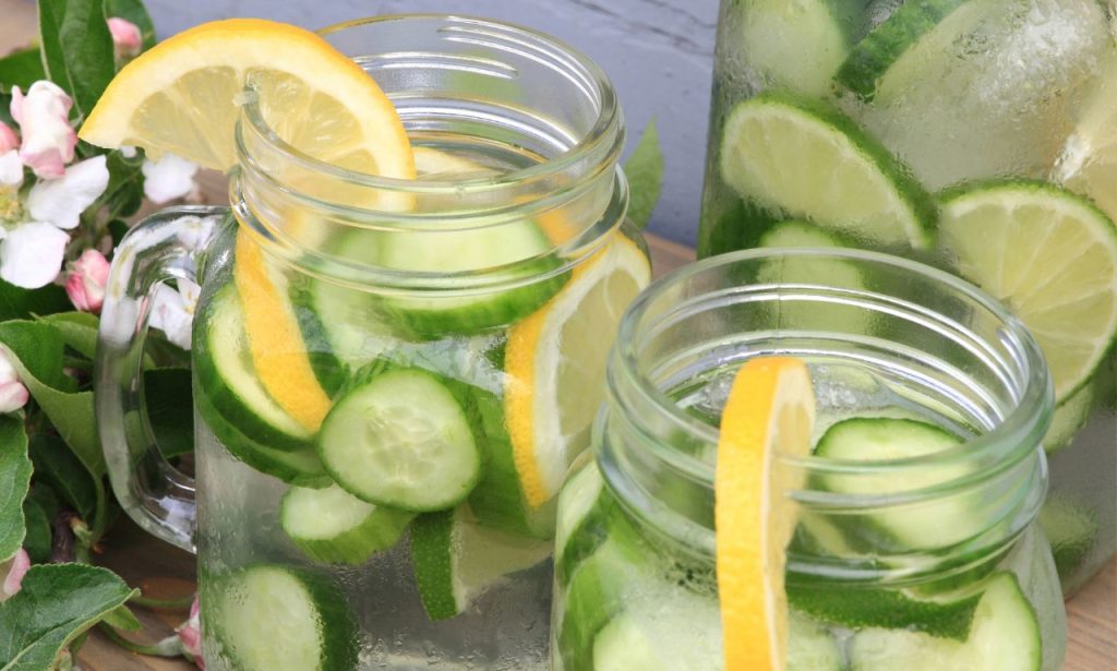 What are the Best Fruits for Naturally Flavored Water?